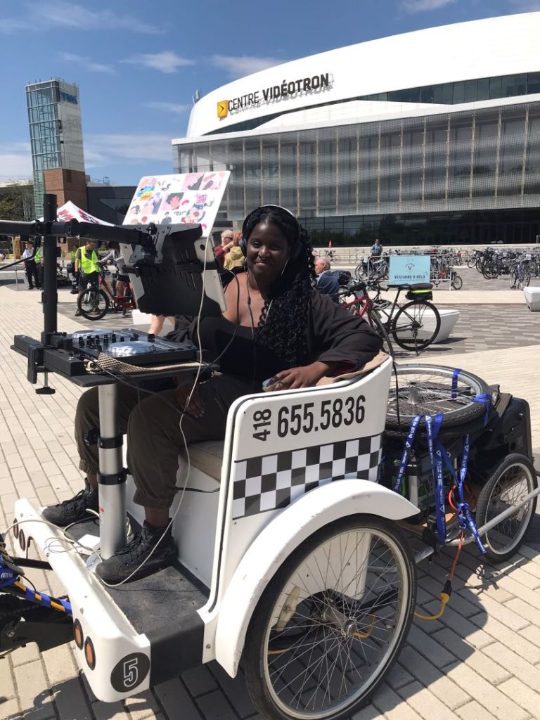 Parade de vélo et départ au Centre Vidéotron de Québec.